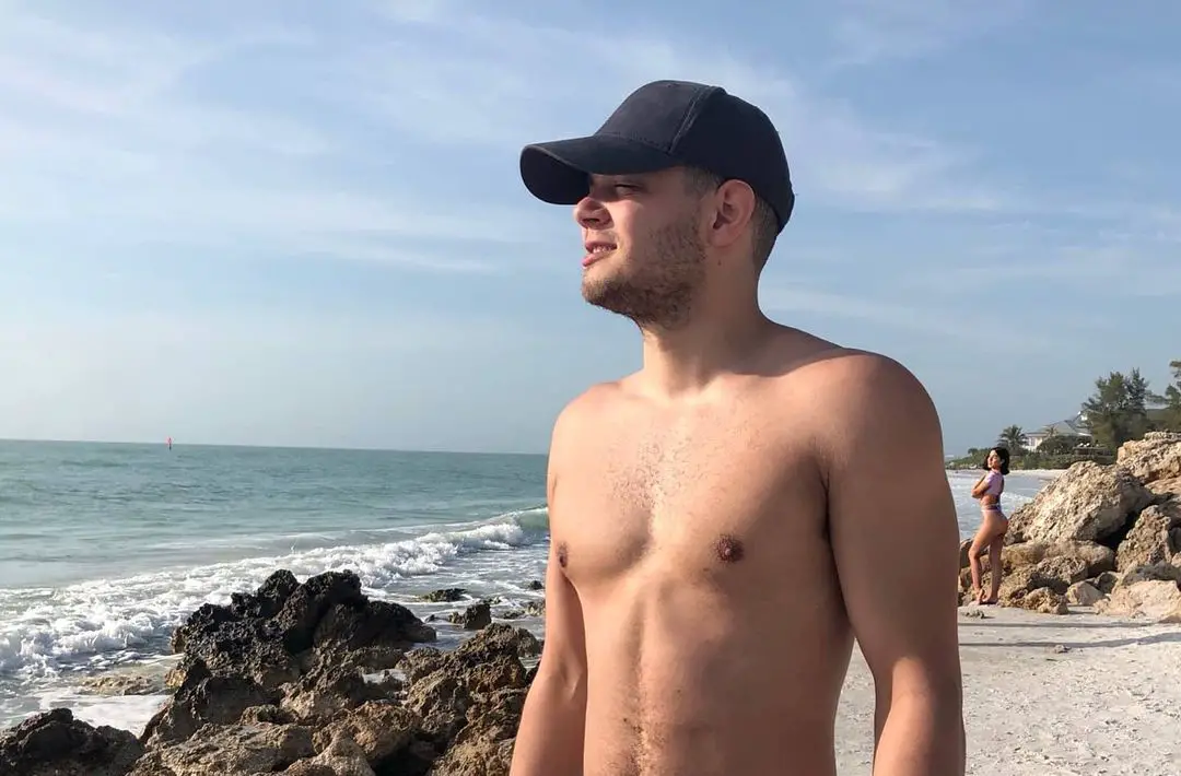 Erobb221 (Twitch Star) Wiki, Biography, Age, Girlfriends, Family, Facts ...