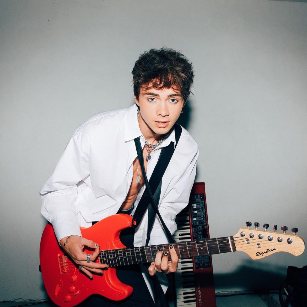 Who is Corbyn Besson ? (Singer) Wiki, Biography, Age, Girlfriends, Family, Facts and More